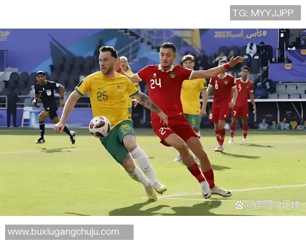 最强壮的足球明星们如何在赛场上展现力量与技巧的完美结合